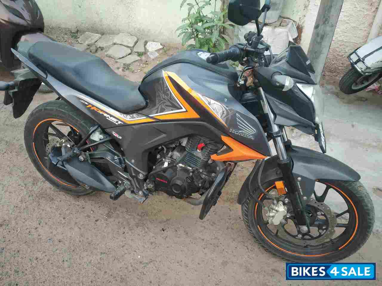 Used 16 Model Honda Cb Hornet 160r Abs For Sale In Anand Id 2598 Met Gray Orange Colour Bikes4sale