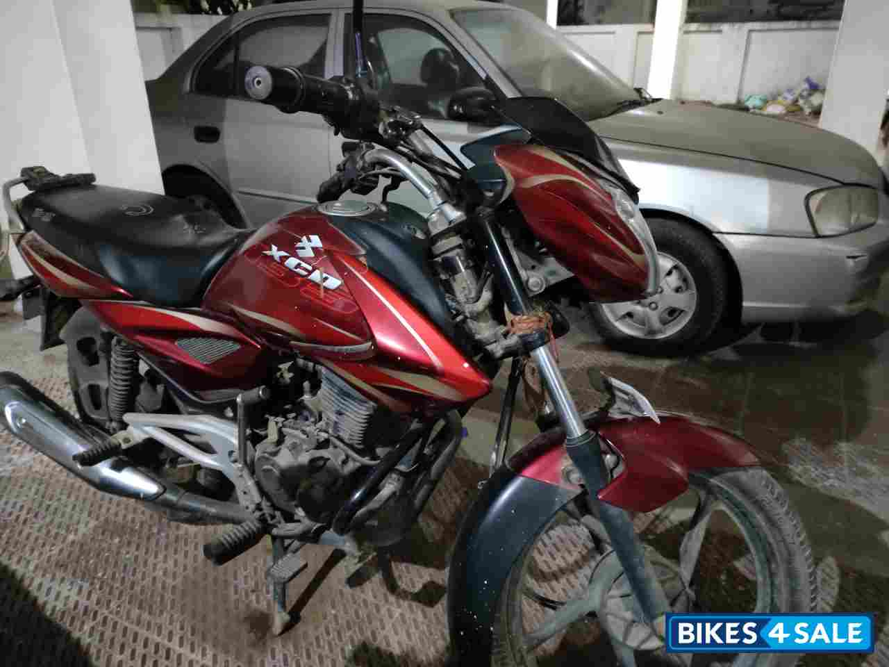 Red Bajaj XCD 135 DTS-Si