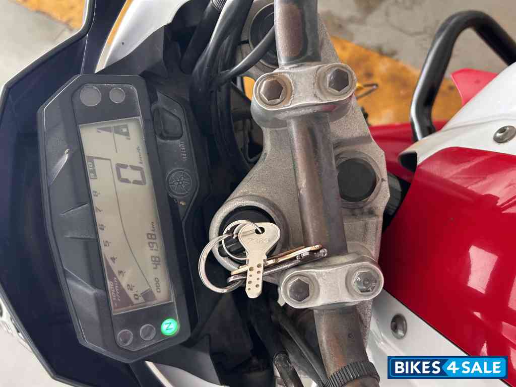 White & Red Yamaha FZ1 White & Red Yamaha FZ1