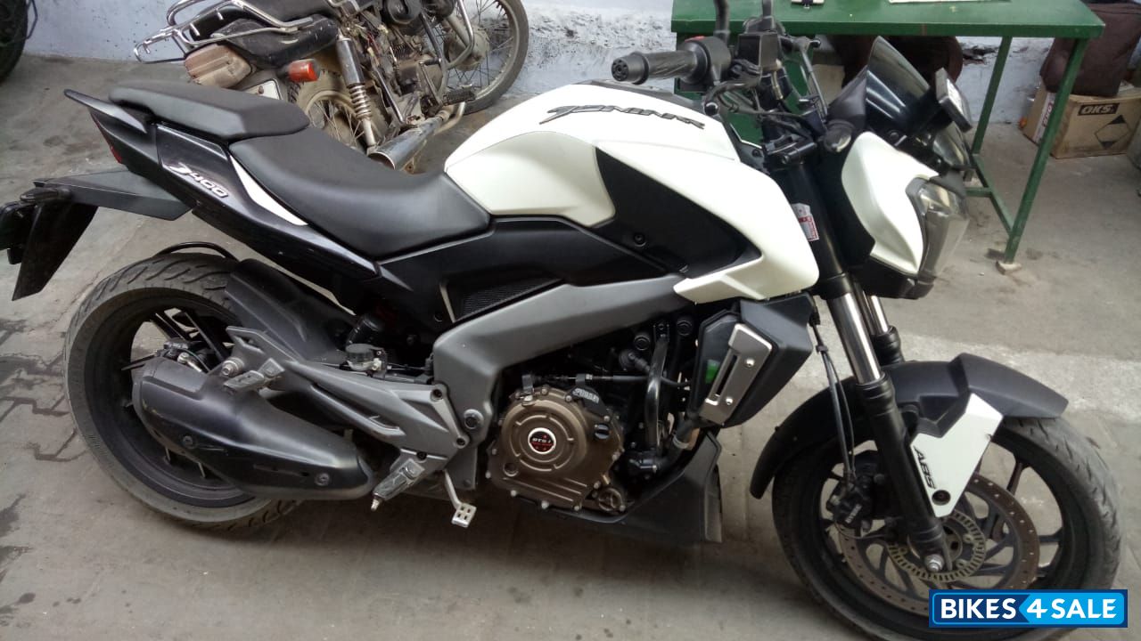 White Bajaj Dominar 400