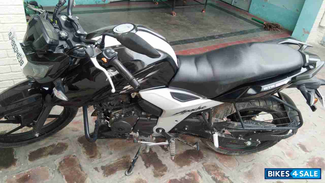 Used 18 Model Tvs Apache Rtr 160 4v For Sale In Hanumangarh Id 2631 Bikes4sale