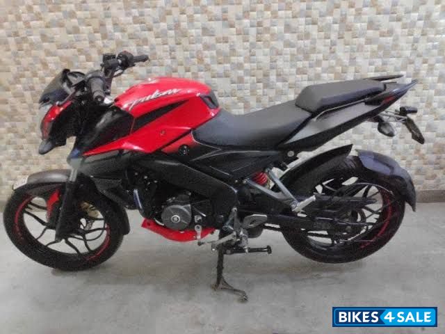 Red Bajaj Pulsar NS 160