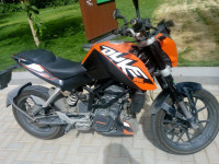 Orange KTM Duke 200