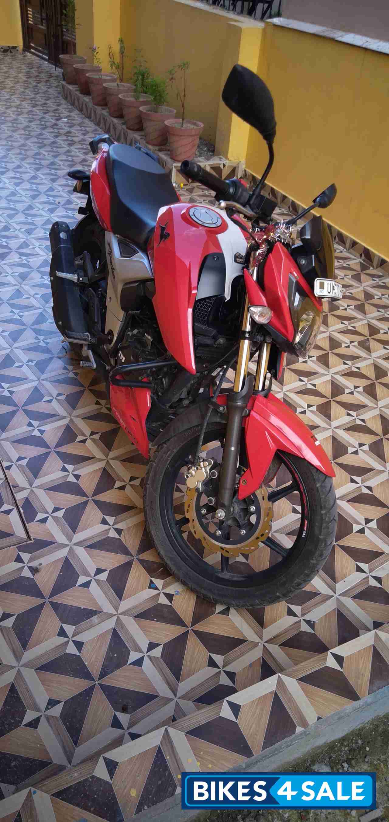 Used 18 Model Tvs Apache Rtr 160 4v For Sale In Dehradun Id Bikes4sale