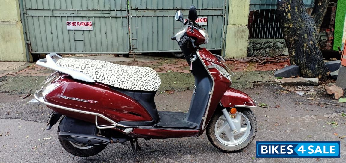 Maroon Honda Activa 125 Maroon Honda Activa 125