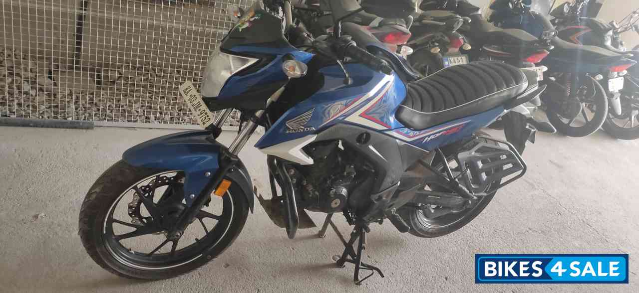 Blue Mattlic Honda CB Hornet 160R Blue Mattlic Honda CB Hornet 160R