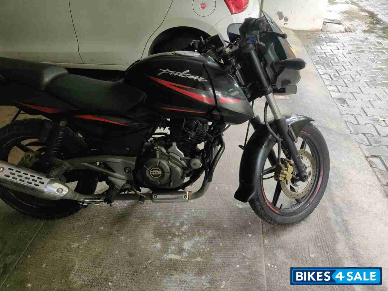 Black-red Bajaj Pulsar 180 DTSi Black-red Bajaj Pulsar 180 DTSi