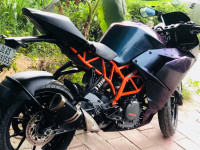 Black KTM RC 390