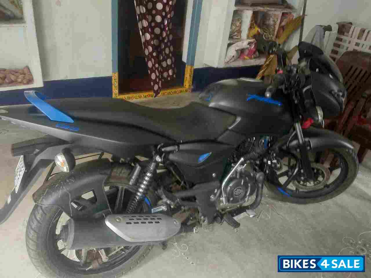 Bajaj Pulsar 125 Neon