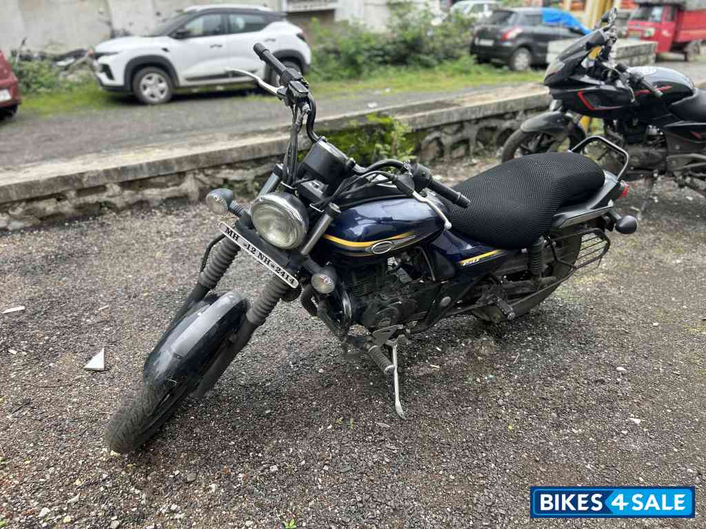 Blue Bajaj Avenger Street 150