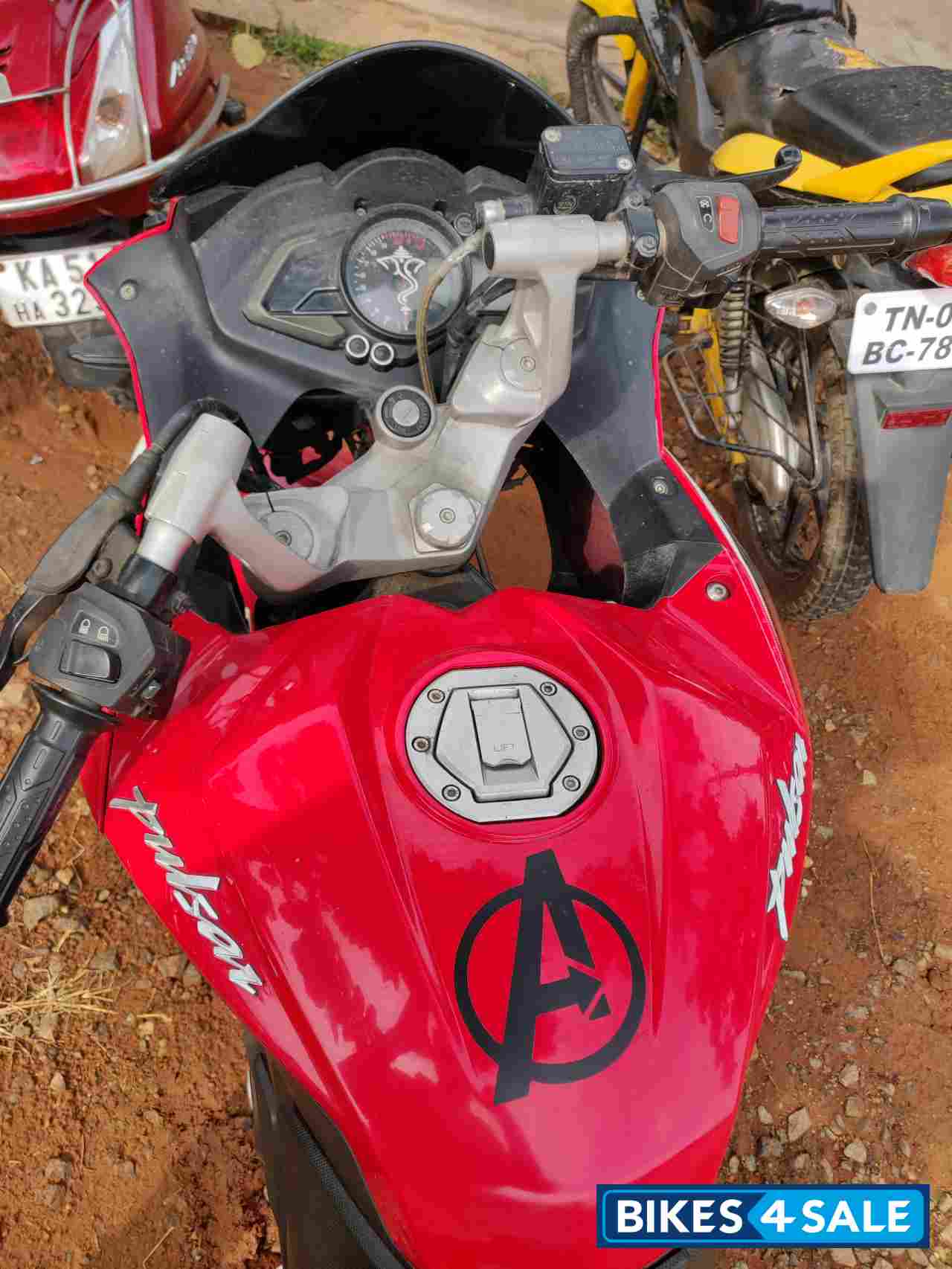 Bajaj Pulsar RS 200 ABS Bajaj Pulsar RS 200 ABS