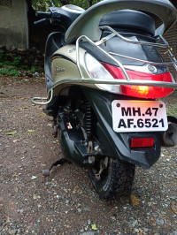 Golden Yamaha Fascino