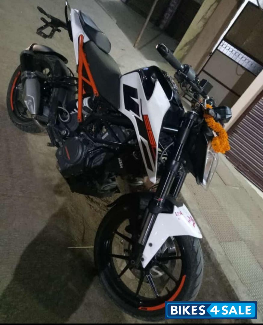 White KTM Duke 250