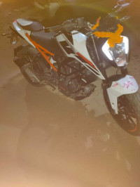 White KTM Duke 250