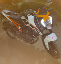 White KTM Duke 250