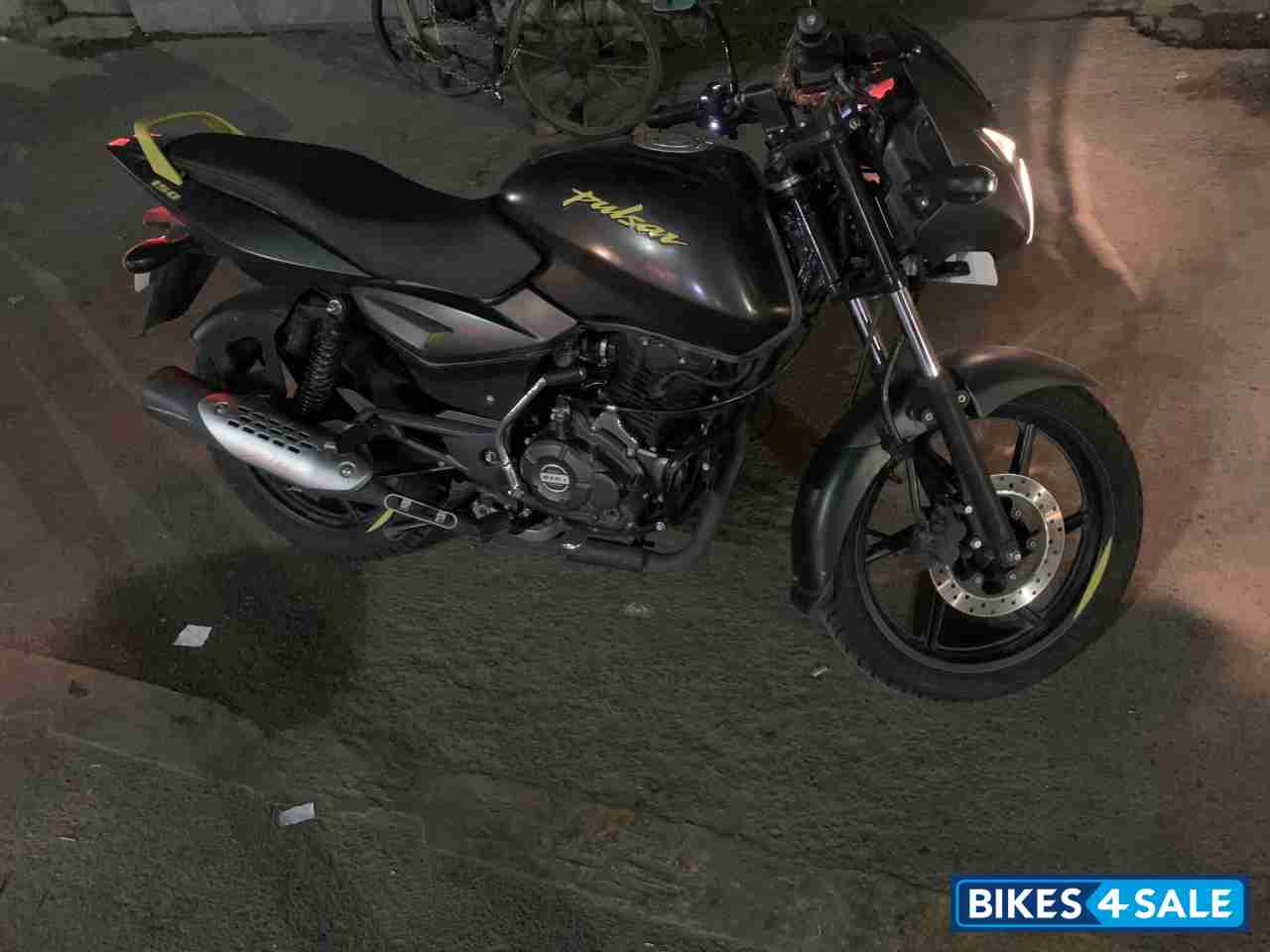 Bajaj Pulsar 150 Neon