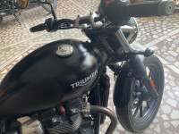 Matt Black Triumph Street Twin