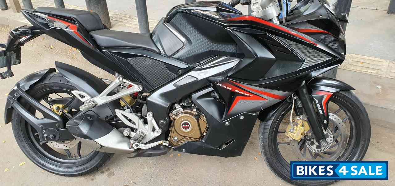 Used 2016 Model Bajaj Pulsar Rs 200 Abs For Sale In Surat Id 281811 Demon Black Colour 5450