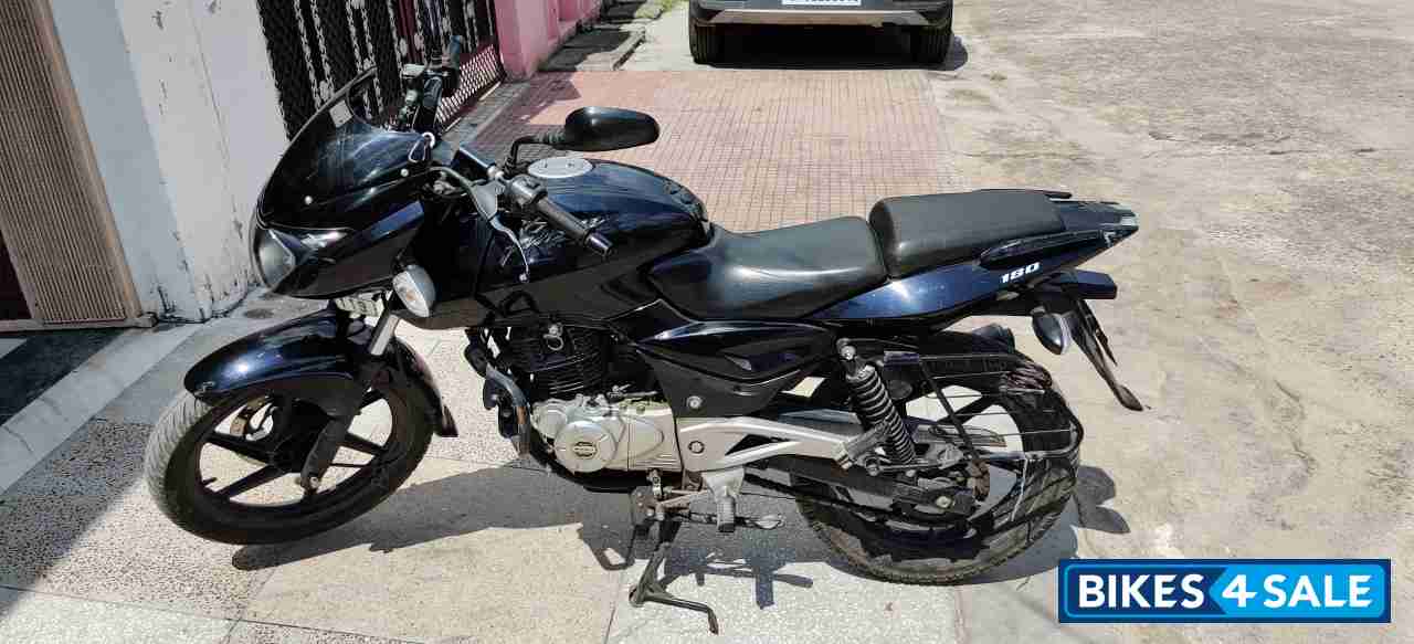 Black Bajaj Pulsar 180 DTSi