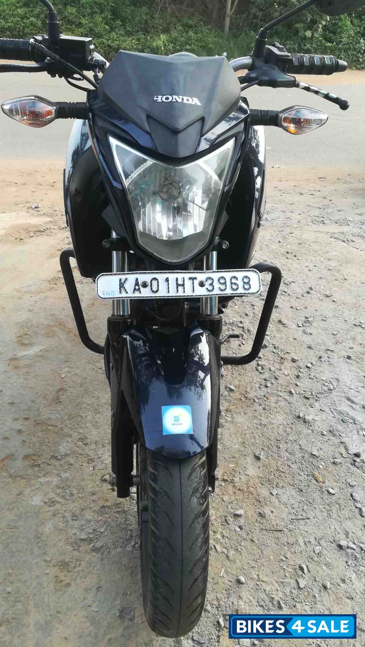 Blue Honda CB Hornet 160R Blue Honda CB Hornet 160R