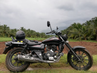 Black Bajaj Avenger Street 220