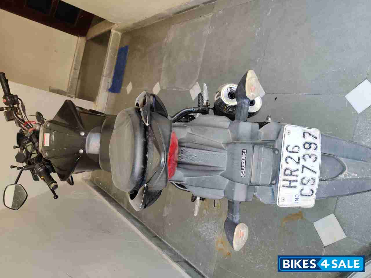 Black Suzuki Gixxer 150 Black Suzuki Gixxer 150