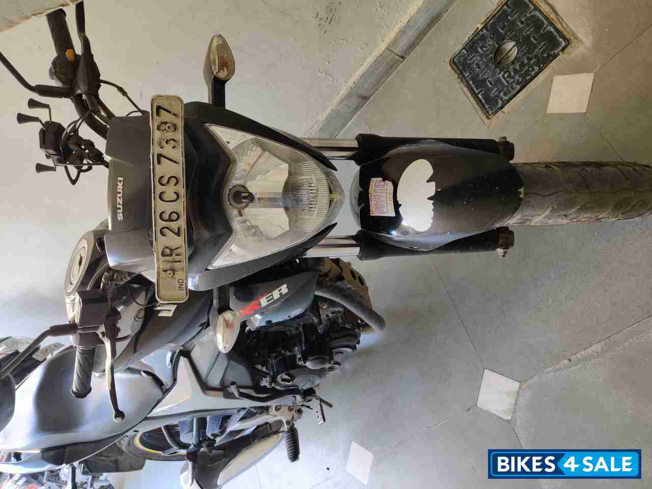 Black Suzuki Gixxer 150 Black Suzuki Gixxer 150