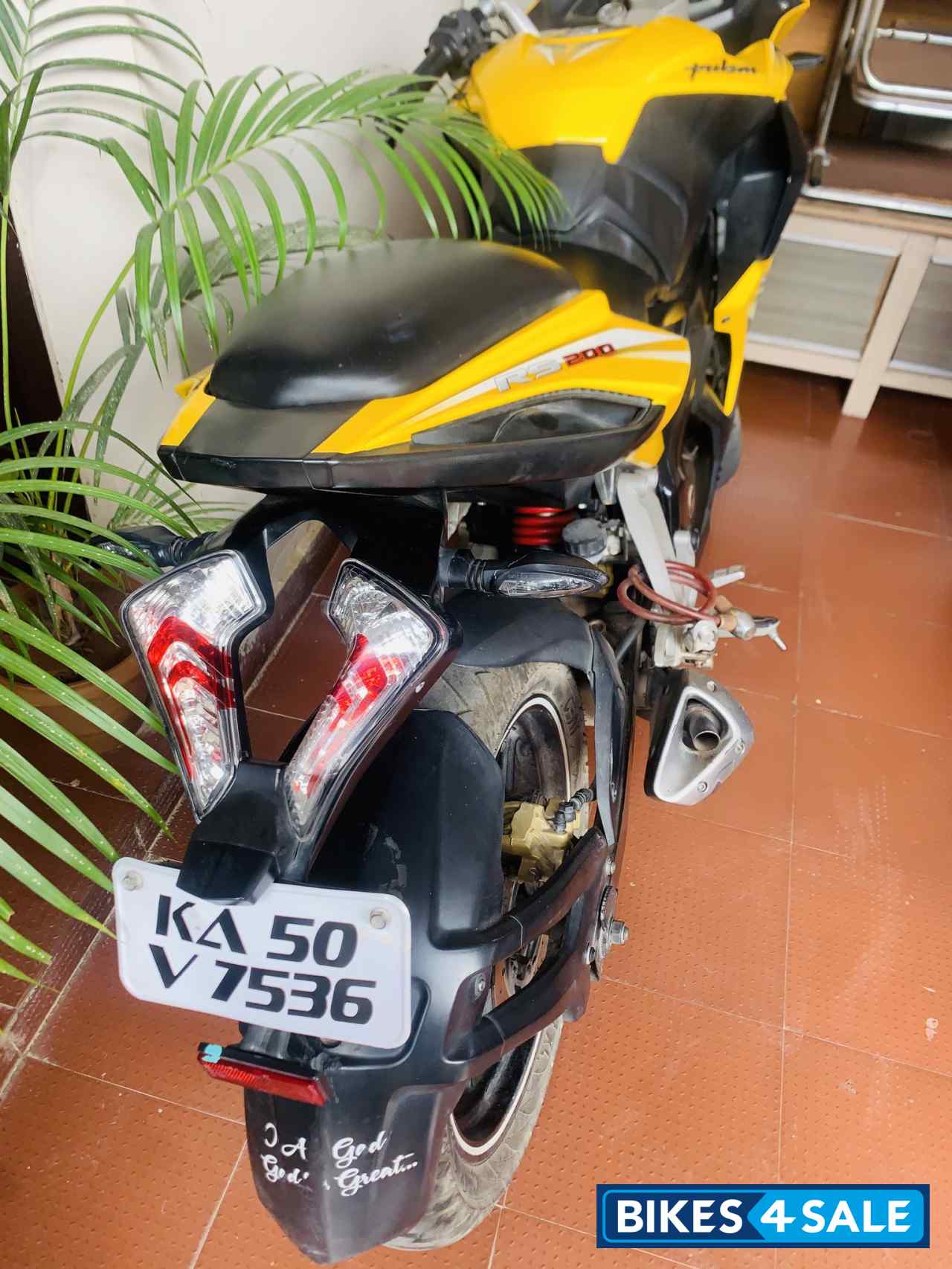 Yellow Bajaj Pulsar RS 200 Yellow Bajaj Pulsar RS 200