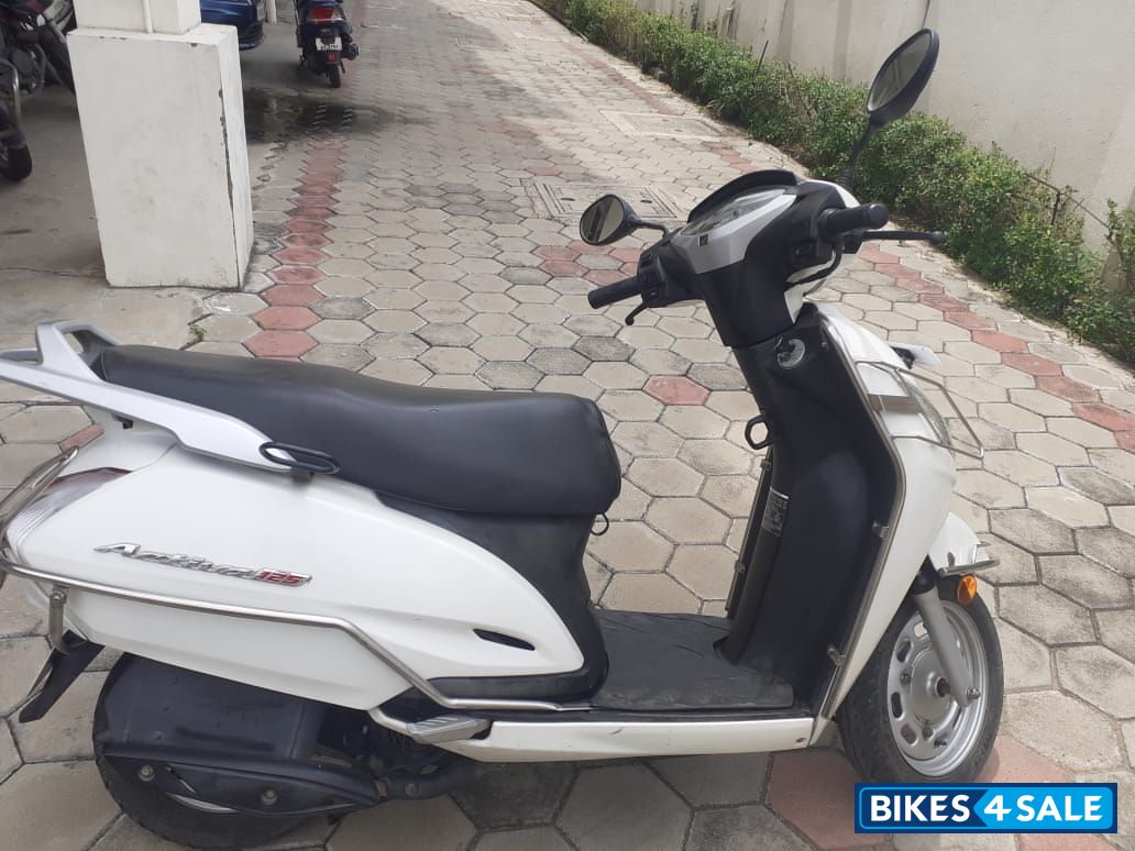 White And Black Honda Activa 125 White And Black Honda Activa 125