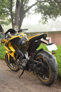 Yellow Bajaj Pulsar RS 200