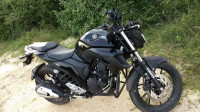 Black Yamaha FZ25