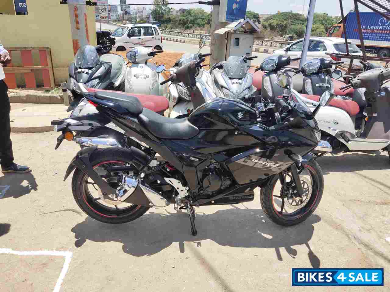 Black Suzuki Gixxer SF BS6 Black Suzuki Gixxer SF BS6