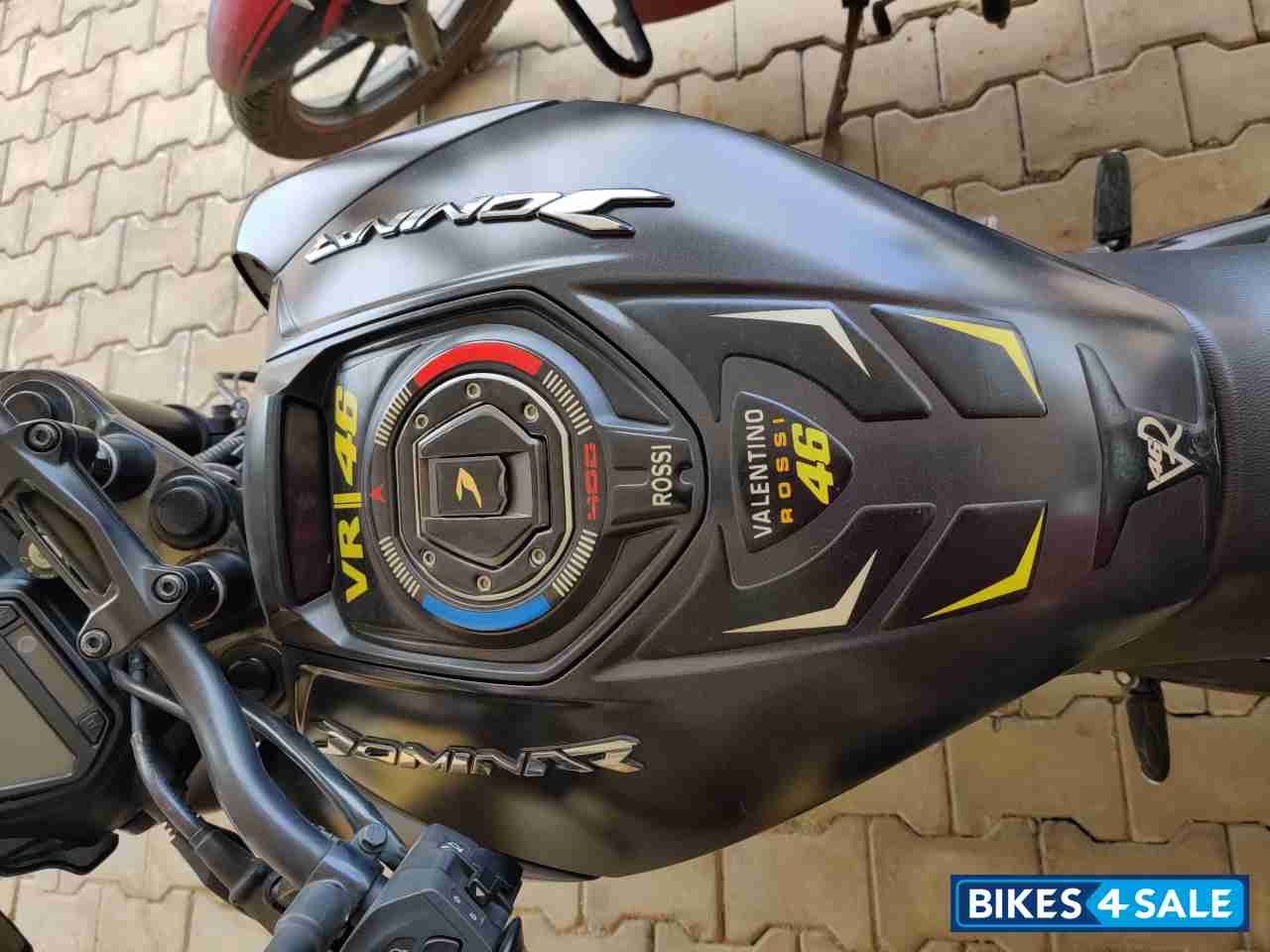 bajaj dominar tank pad