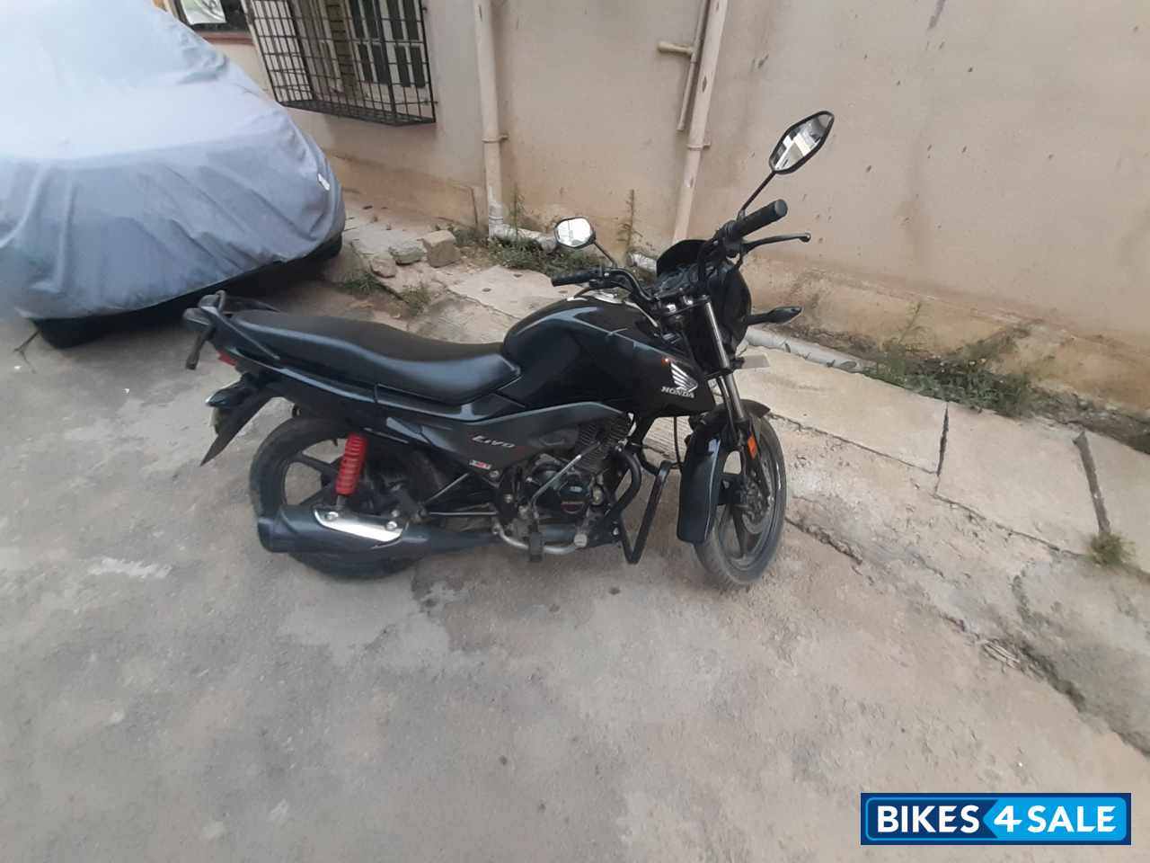 Black Honda Livo 110