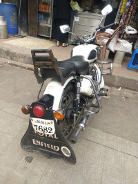 White Royal Enfield Classic 350