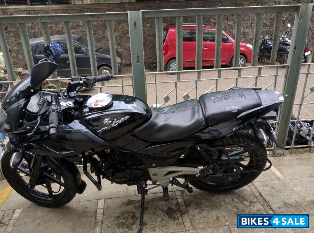 Black Bajaj Pulsar 220 DTSi