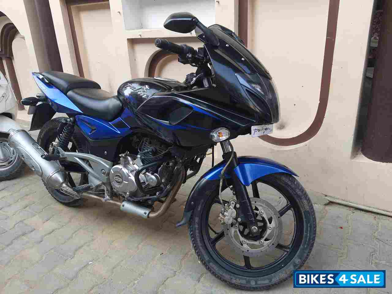 Bajaj Pulsar 220 DTSFi