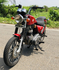 Red Royal Enfield Thunderbird 350