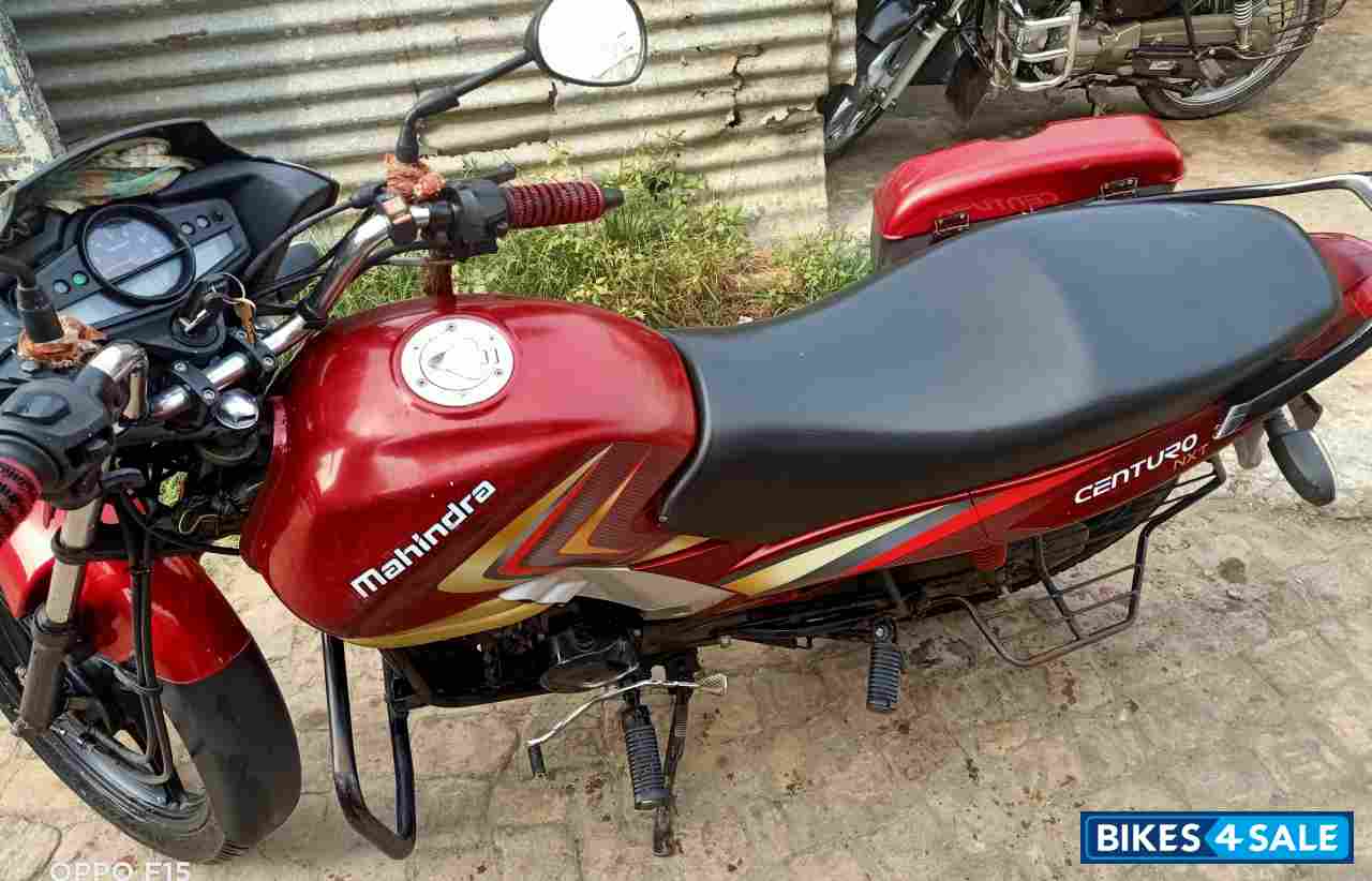 Red Mahindra Centuro NXT