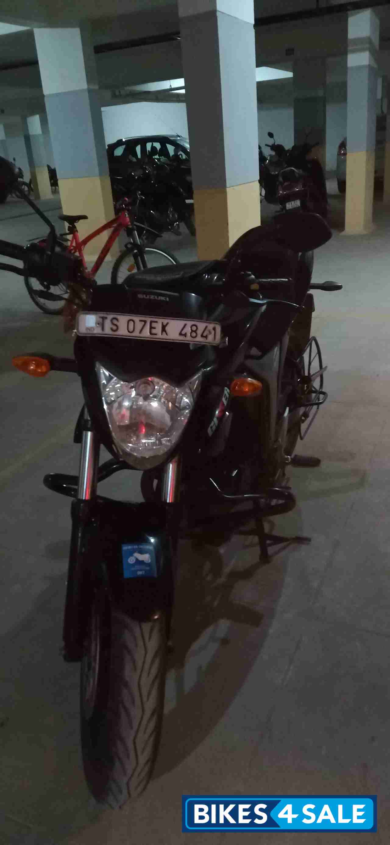 Black Suzuki Gixxer 150 Black Suzuki Gixxer 150