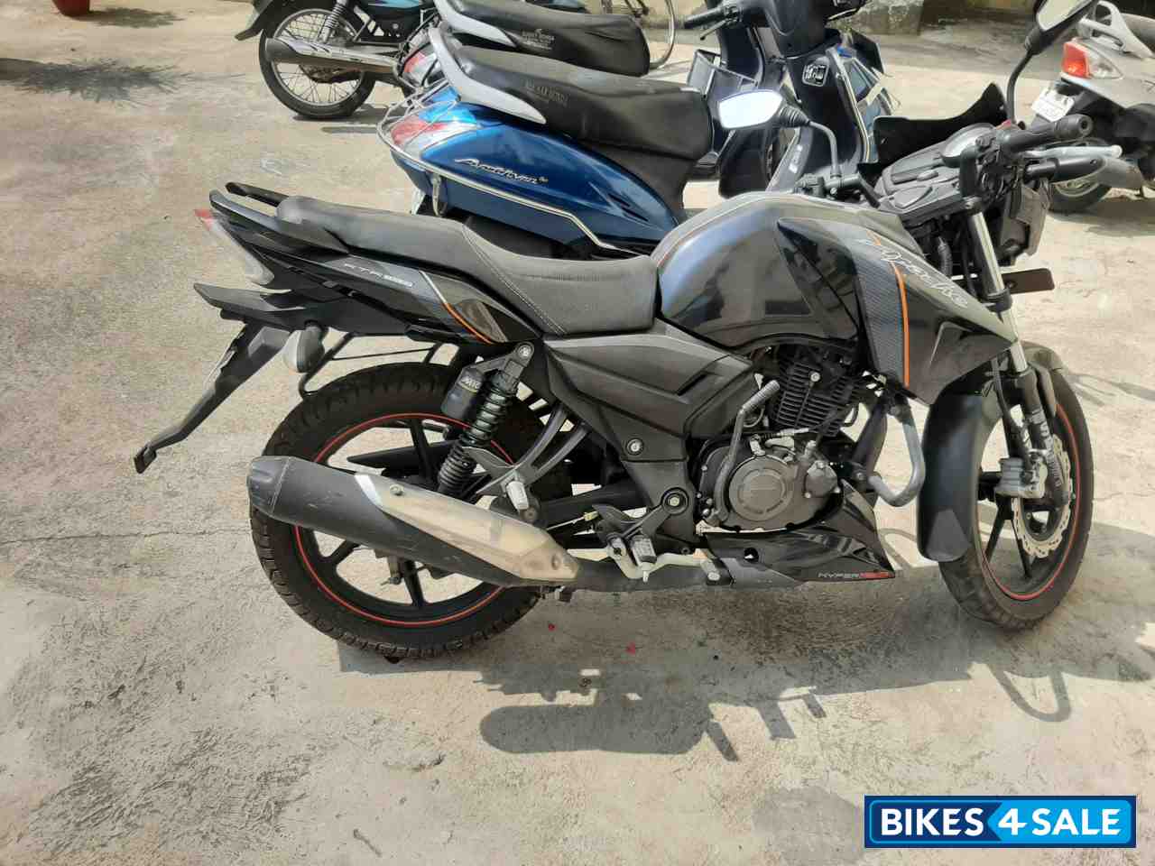 Used 15 Model Tvs Apache Rtr 160 4v For Sale In Lucknow Id Bikes4sale