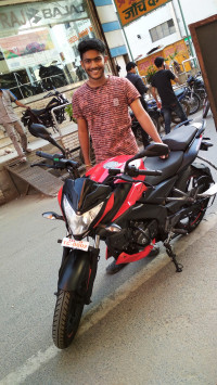 Red Bajaj Pulsar NS 160