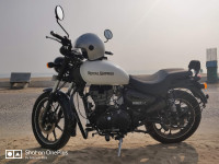 White Royal Enfield Thunderbird X 350