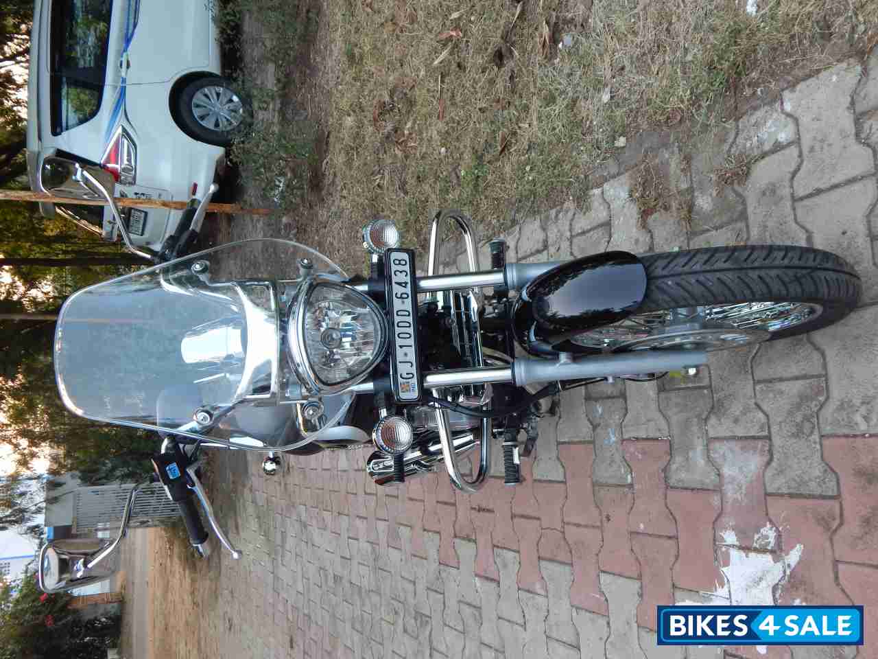 Auburn Black Bajaj Avenger Cruise 220 Auburn Black Bajaj Avenger Cruise 220