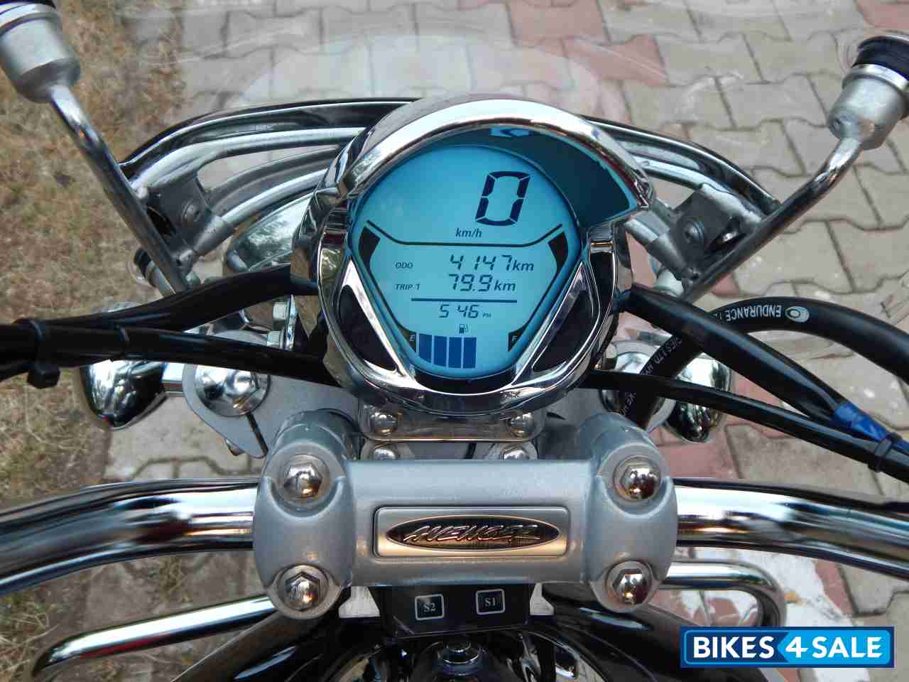 Auburn Black Bajaj Avenger Cruise 220 Auburn Black Bajaj Avenger Cruise 220