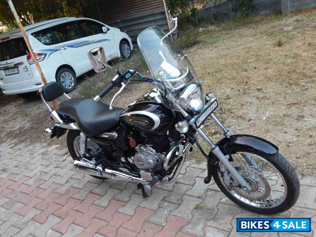 Auburn Black Bajaj Avenger Cruise 220 Auburn Black Bajaj Avenger Cruise 220