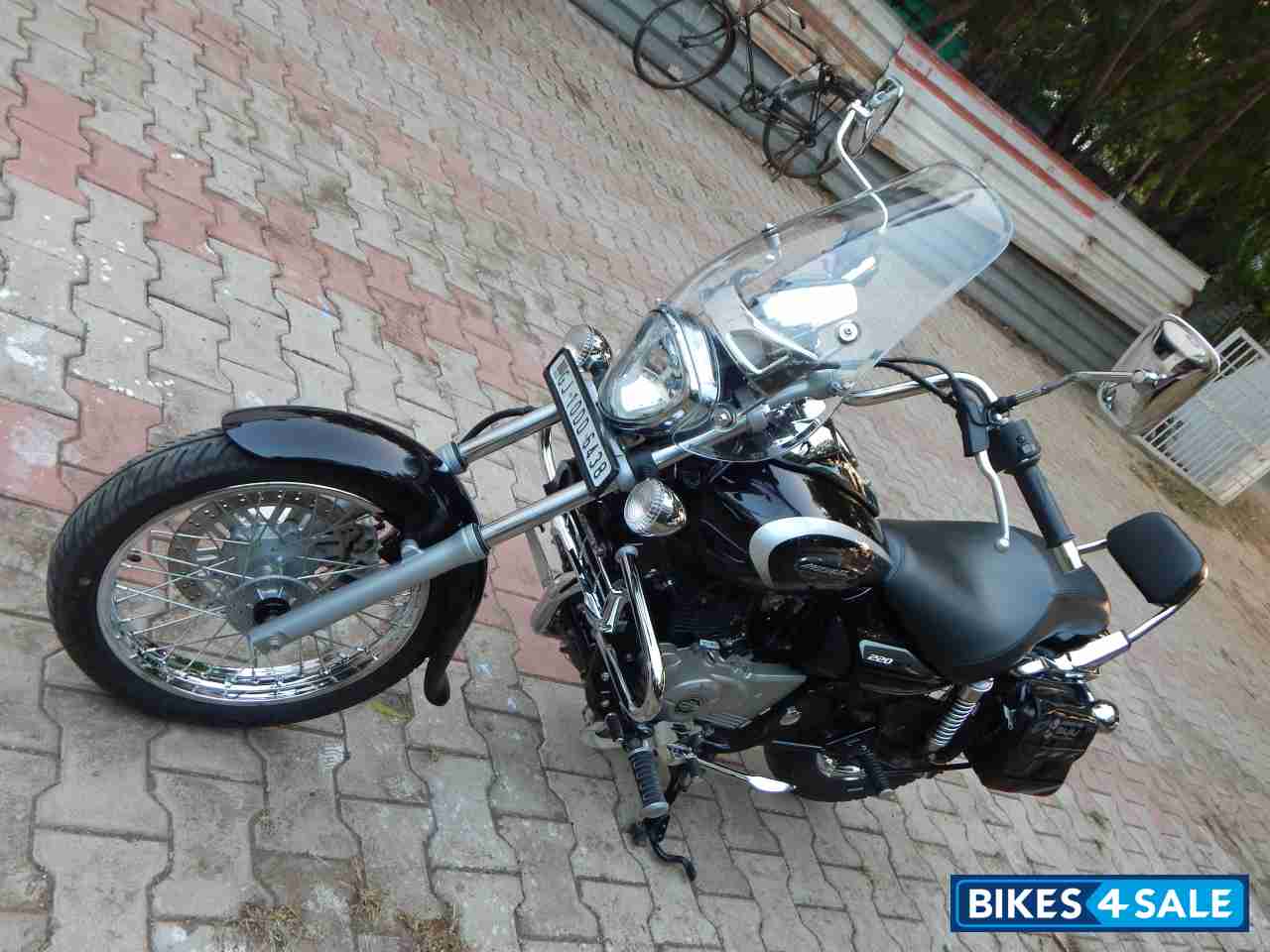 Auburn Black Bajaj Avenger Cruise 220 Auburn Black Bajaj Avenger Cruise 220