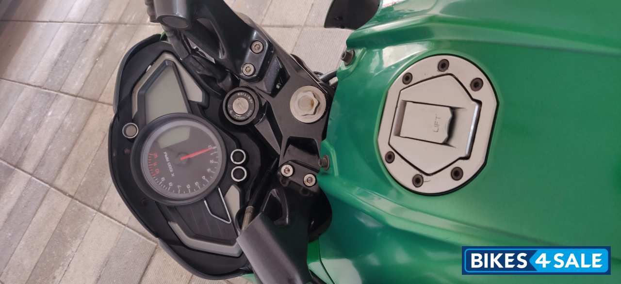 Green Bajaj Pulsar 200 NS Green Bajaj Pulsar 200 NS