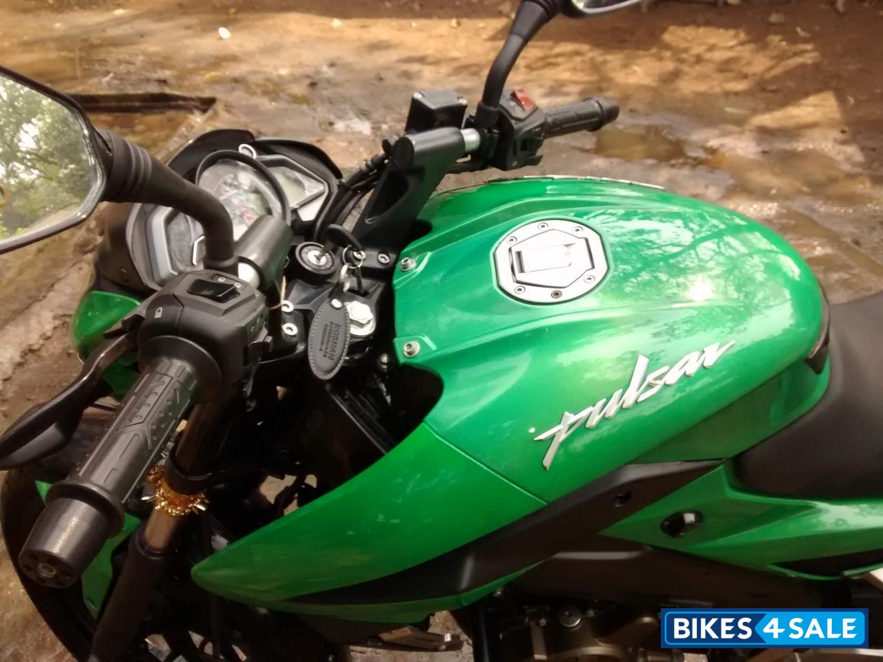 Green Bajaj Pulsar 200 NS Green Bajaj Pulsar 200 NS