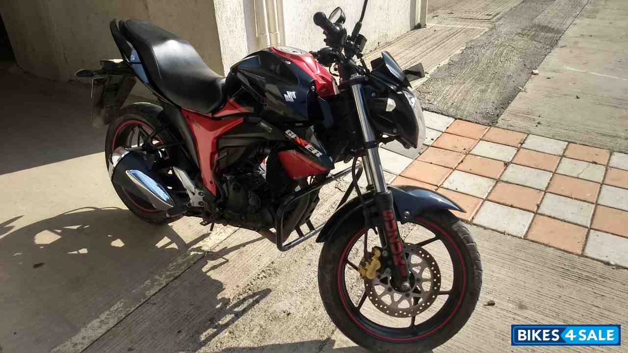 Black Red Suzuki Gixxer 150